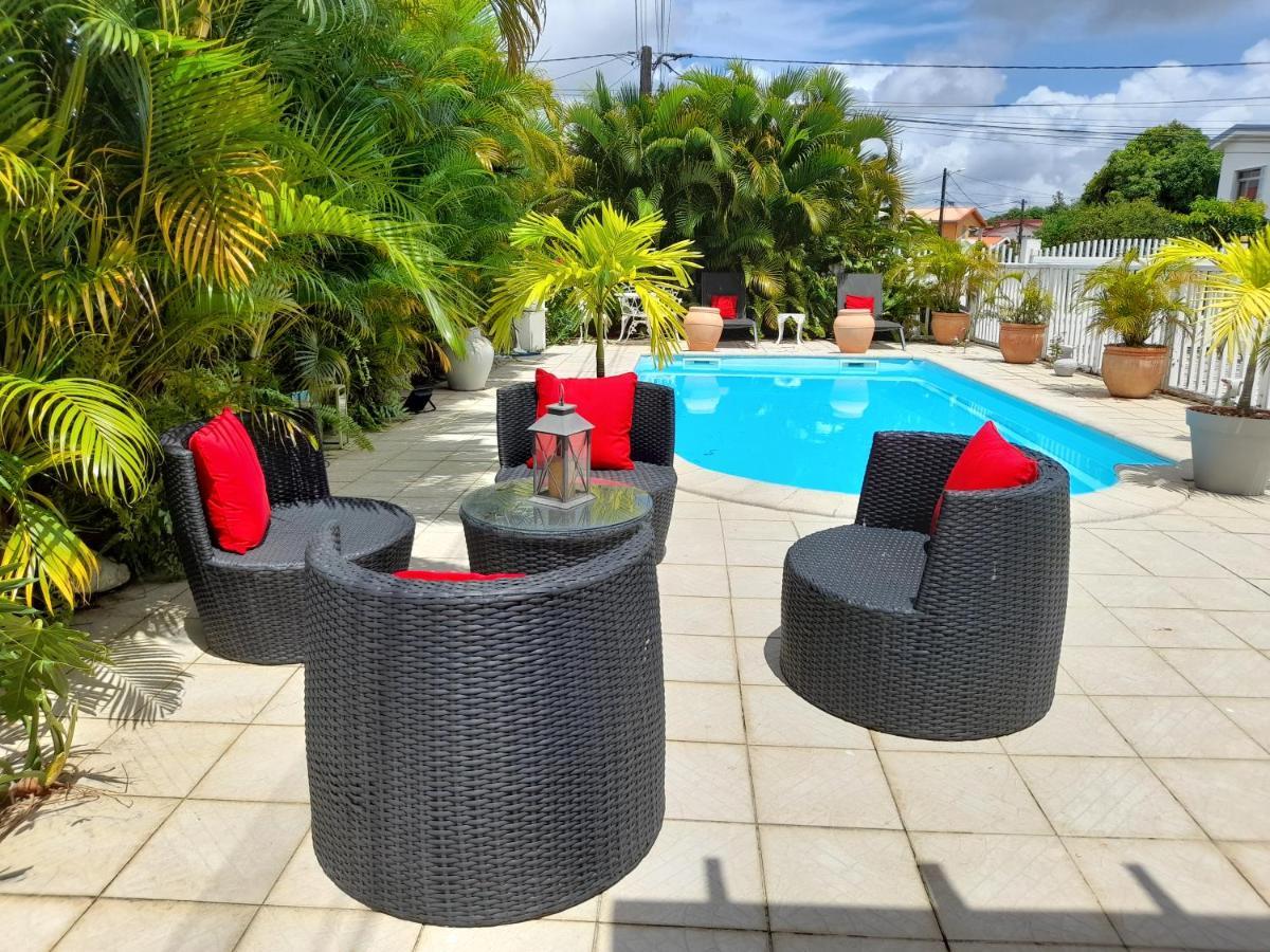 Coquet F2 Climatise Avec Piscine Au Lamentin Apartment Le Lamentin Exterior photo