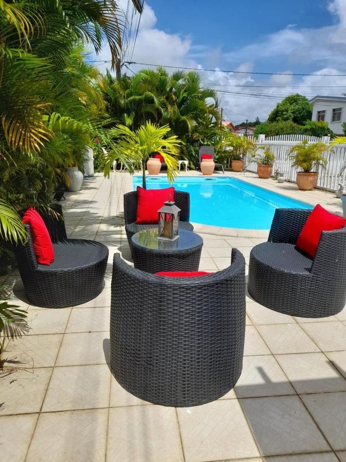Coquet F2 Climatise Avec Piscine Au Lamentin Apartment Le Lamentin Exterior photo